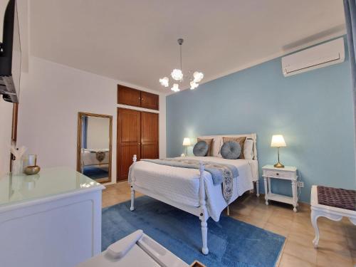 Portimão Guest House - Suites & Rooms, Rooftop River View, BBQ & AC (Portimao Guest House - Suites & Rooms, Rooftop River View, BBQ & AC) in บัววิสตา
