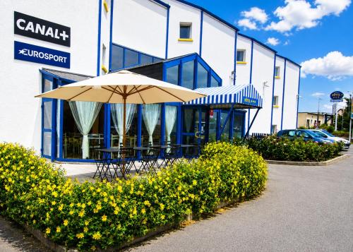 Exterior view of Hotel Noctuel Blois Sud