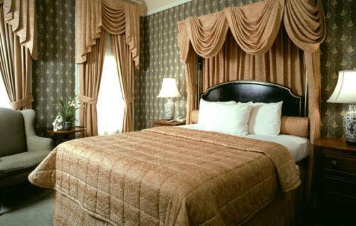 Standard Queen Room image 6
