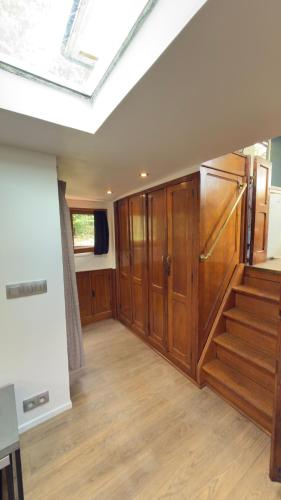Studio sur l eau - Peniche Paris 16eme in Bois de Boulogne
