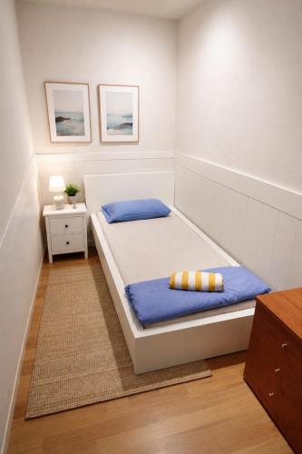 Cozy Economy Room In The City Center in جرانوليرز
