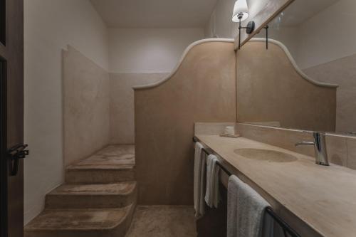 Art 64 Guest House - Adults Only - image 5