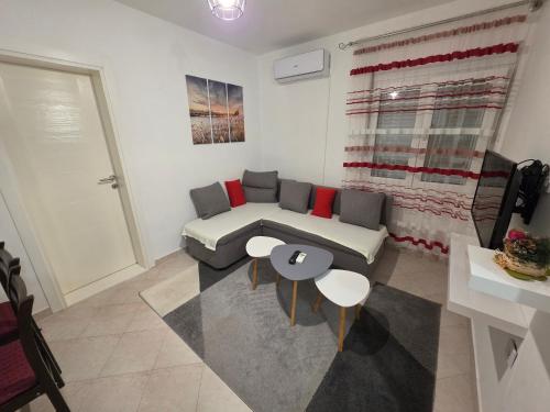 Joy Apartment Budva - image 3