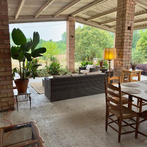 Catalan Farmhouse - Pool, BBQ Terrace, Sleeps 14 in Sils