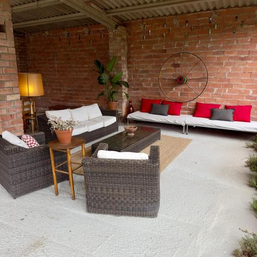 Catalan Farmhouse - Pool, BBQ Terrace, Sleeps 14 in Sils