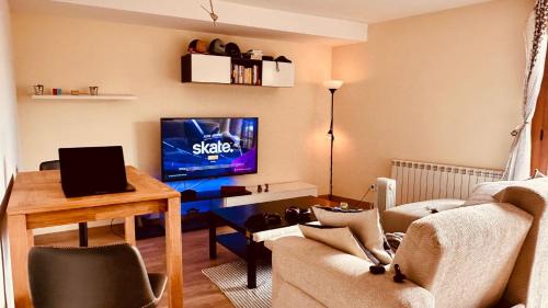 Koplietošanas atpūtas telpa ar TV, Cama King Size, Jardín y Barbacoa a 10 min de León (Cama King Size, Jardin y Barbacoa a 10 min de Leon) in Virgen Del Camino