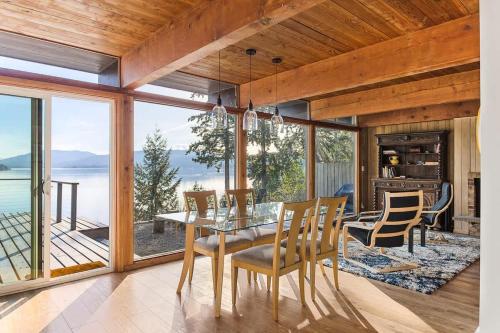 Enjoy Paradise on Lake Sammamish in Northeast Bellevue (WA)