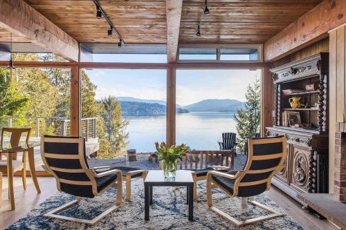 Enjoy Paradise on Lake Sammamish in Northeast Bellevue (WA)