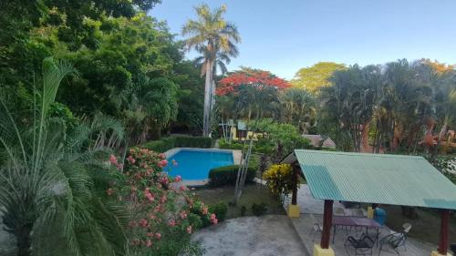 Apkārtne, Eladio's Place in Canas Dulces