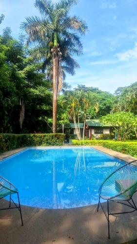 Apkārtne, Eladio's Place in Canas Dulces