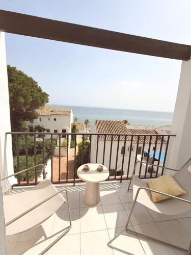 Modern Seaview Townhouse at Doña Lola - Steps to Beach