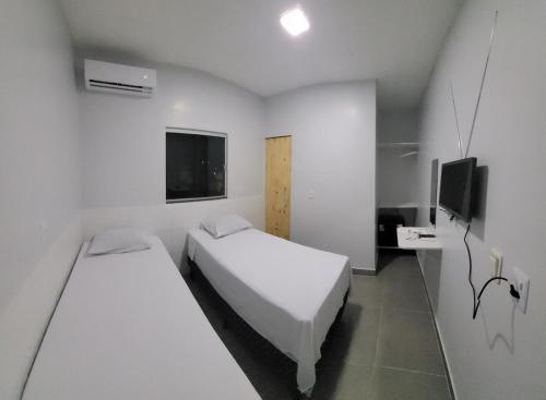 2 twin beds