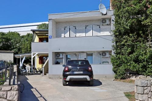 Apartments and rooms with parking space Crikvenica - 12305 - Grizane