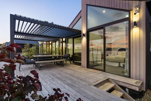 Roam Taupo Lake Front Unit 1 - Spa Pool - image 5