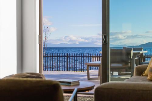 Roam Taupo Lake Front Unit 2 - Spa Pool - image 3