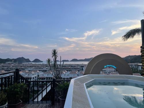 Vedere exterior, The One Hostel & Rooftop Bar Catba in Insulele Cat Ba