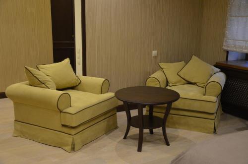 Large Double Room image 5