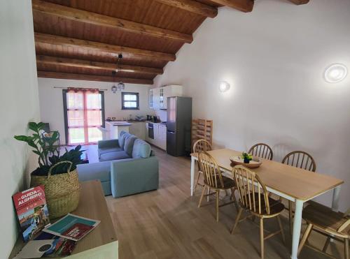 2 bedrooms, 5 beds