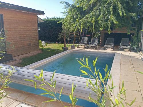 Chambres cosy climatisée proche cnpe Bugey - via rhona avec piscine chambre d'hôte Saint-Romain-de-Jalionas