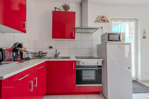 virtuve, Ventoux - Le Rouge et le Noir in Reilhanette