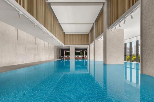 Swimming pool, Shanghai Marriott Hotel Songjiang in SongJiang and University Town