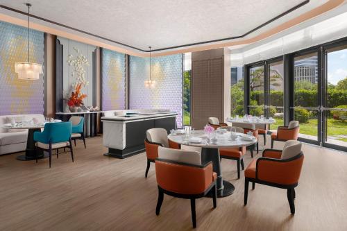 Restaurant, Shanghai Marriott Hotel Songjiang in SongJiang and University Town