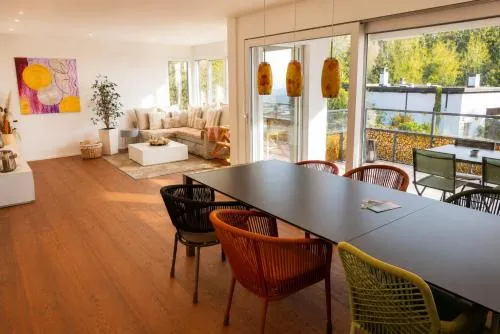 Swiss Horizon - Mythenblick - Modern 100m2 mit Alpenblick und Terrassen in Hinwil, Schweiz