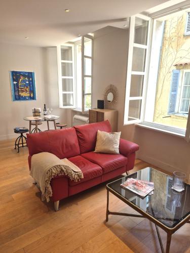 Elegant Apartment on a Quiet Street in Old Town