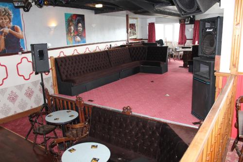 Middlegate Hotel