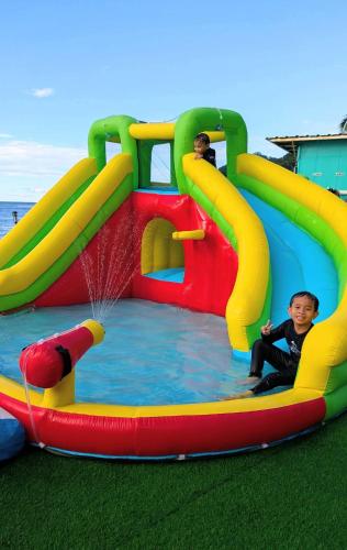 Spēļu laukums, Floating Kingdom Waterpark - Rock Villa in Lanuza