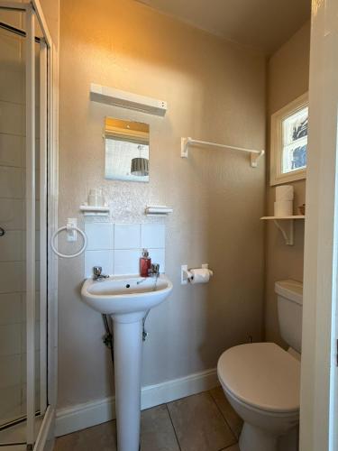 Adam Place Guest House 4