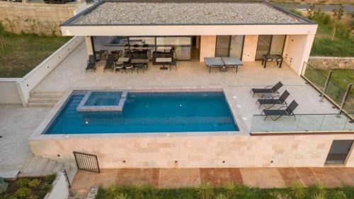 Villa Wakero with Heated Private Pool