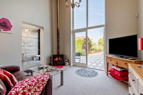 Host & Stay - Hallmark Lodge