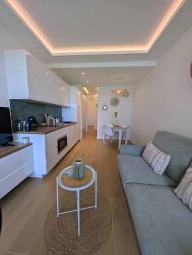 Magnifique appartement 2 pièces avec vue mer, plage à pied et parking