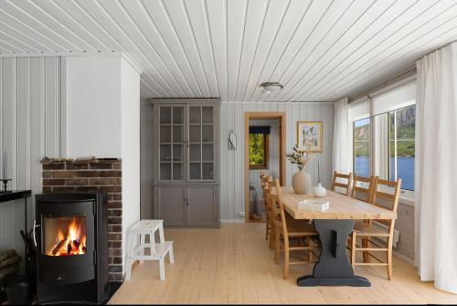 Cozy cabin by the waterfront, tranquility, nature, and fjords in Forsand