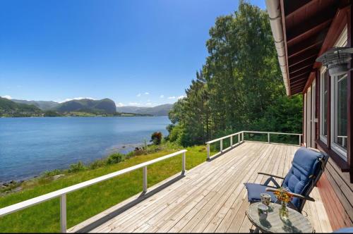 Cozy cabin by the waterfront, tranquility, nature, and fjords in Forsand