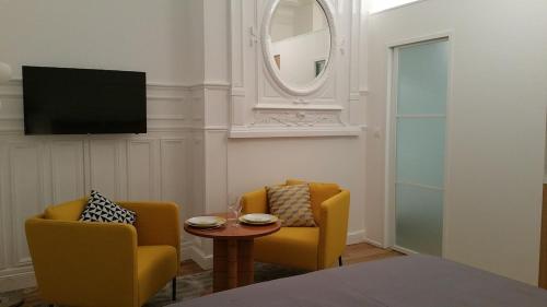 Original apartment hyper-center with terrace