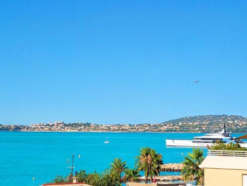 منظر, Studio proche aéroport Nice vue mer plage centre commercial CAP 3000 Arenas emplacement excellent (Studio proche aeroport Nice vue mer plage centre commercial CAP 3000 Arenas emplacement excellent AN) in Saint-Laurent-du-Var