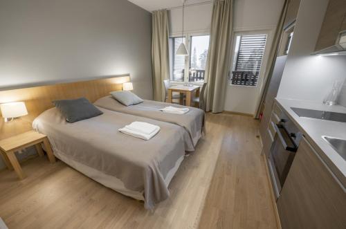 2 twin beds