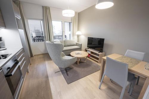 2 twin beds, 1 sofa bed