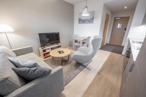 2 twin beds, 1 sofa bed
