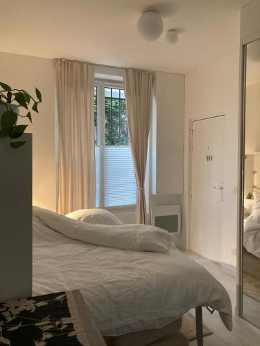 Optimized 16 sq m studio, real bed, Aligre Bastille