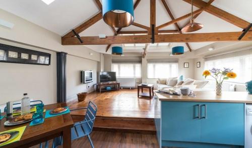 Dream Stays Bath - Queen Street Loft Apartment
