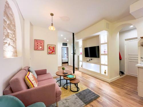 UrbanFlat 224 - Prestige Apartment in center of Paris