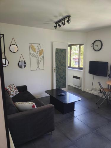 Grand studio chambre séparée Quartier Parmelan