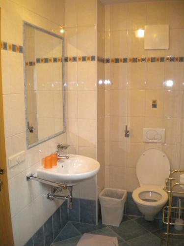 3 bedrooms, 4 beds