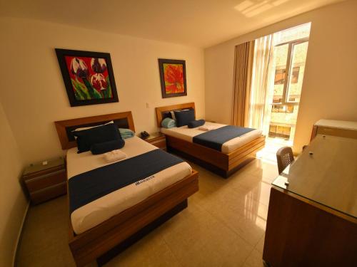 2 twin beds