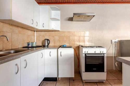 Cuina, Hephzibah Manor in Alberton