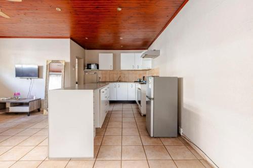 Cuina, Hephzibah Manor in Alberton