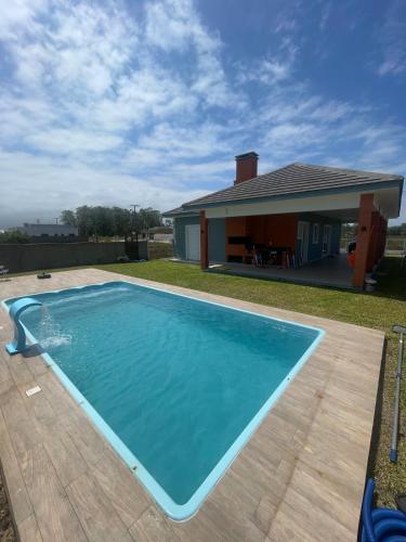 Casa de Praia com Piscina e Churrasqueira a 900m da Praia in Arroio do Sal